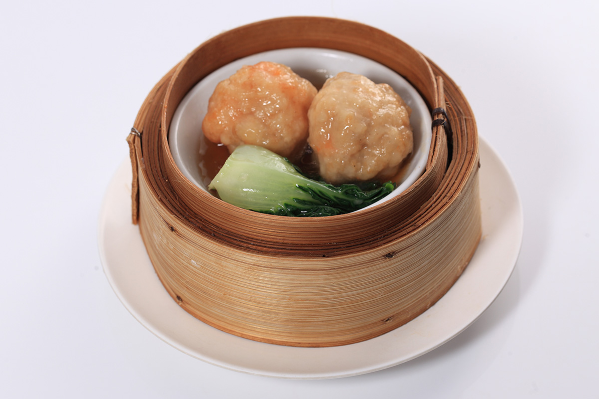 Steamed Shrimp Balls with Pak Choy Cabbage: 80 Baht